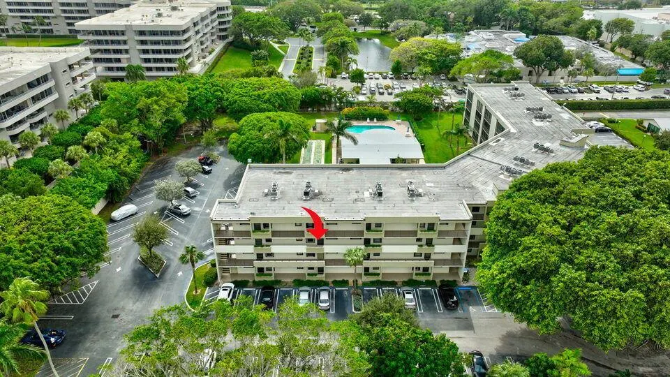 555 Banyan Tree Lane, #302
