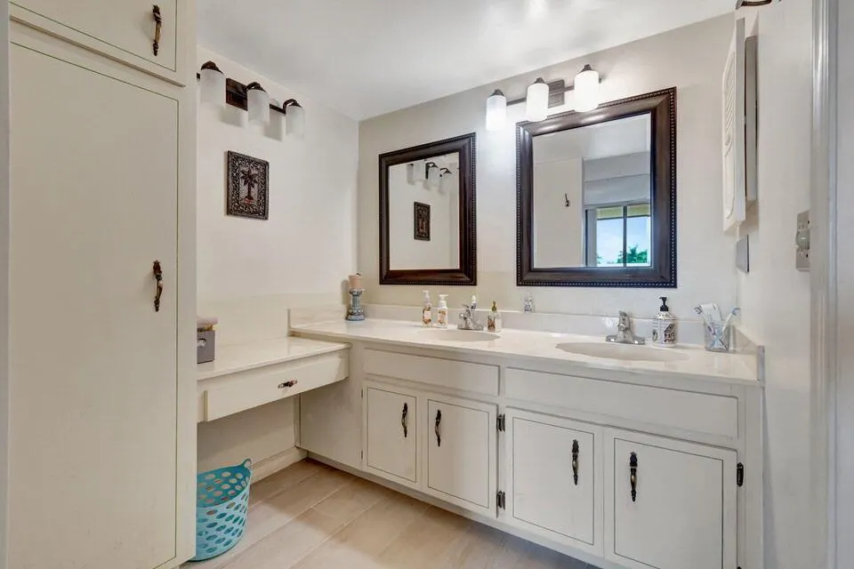 555 Banyan Tree Lane, #302