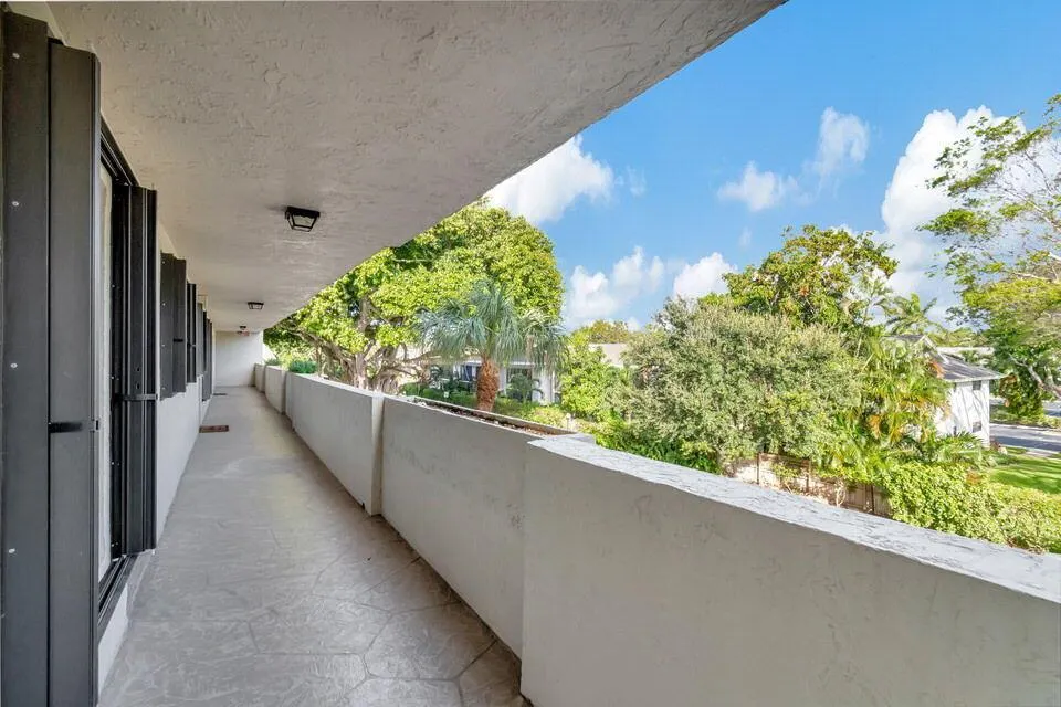 555 Banyan Tree Lane, #302