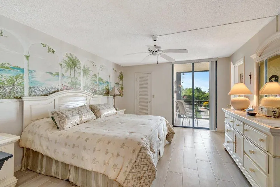 555 Banyan Tree Lane, #302