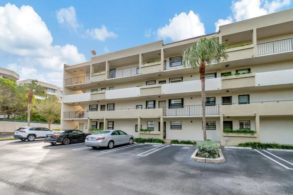 555 Banyan Tree Lane, #302