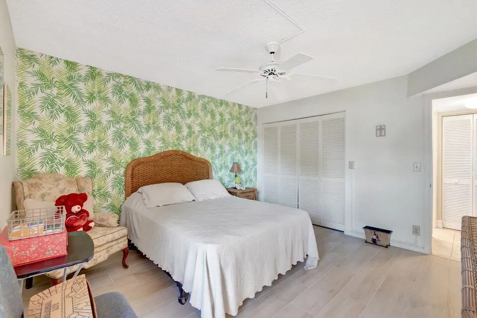 555 Banyan Tree Lane, #302