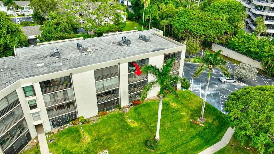 555 Banyan Tree Lane, #302