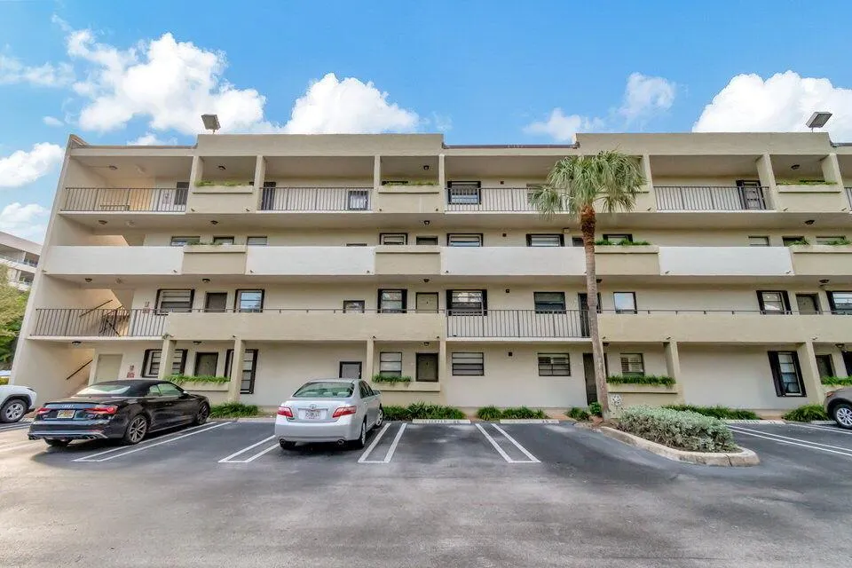 555 Banyan Tree Lane, #302