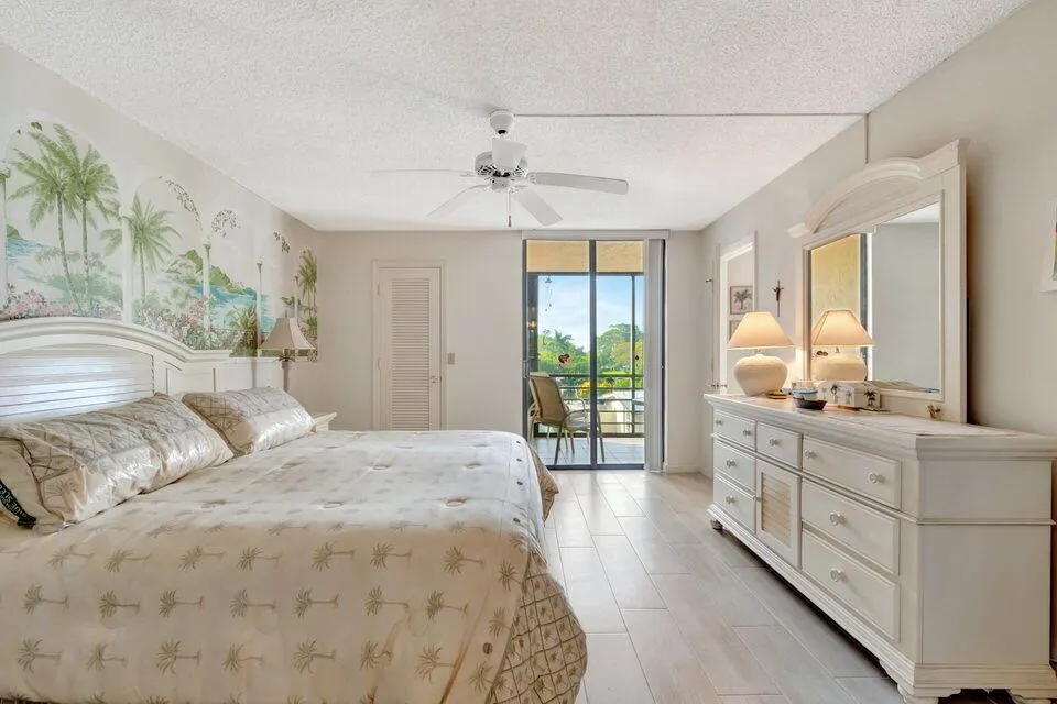 555 Banyan Tree Lane, #302