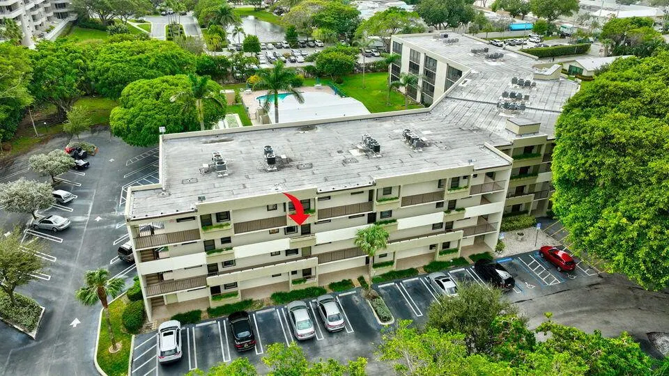 555 Banyan Tree Lane, #302