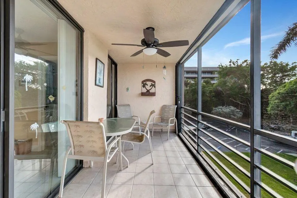 555 Banyan Tree Lane, #302
