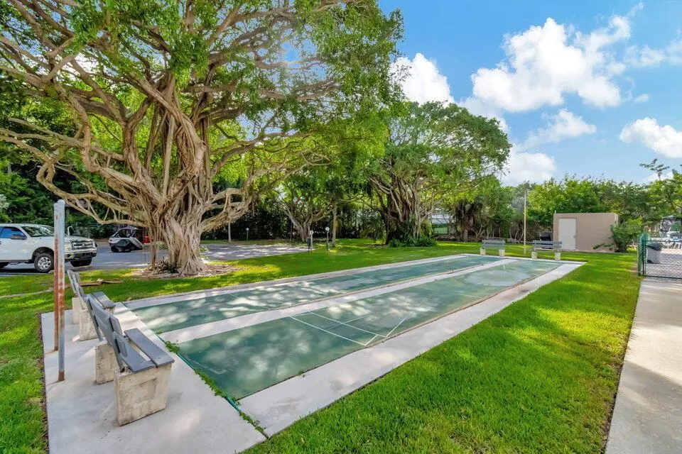 555 Banyan Tree Lane, #302