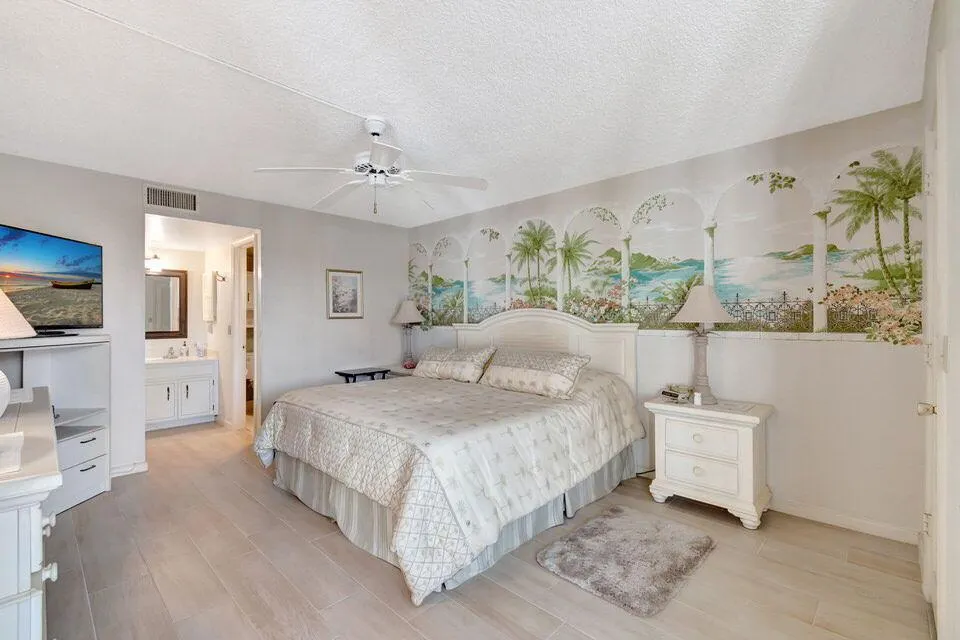 555 Banyan Tree Lane, #302