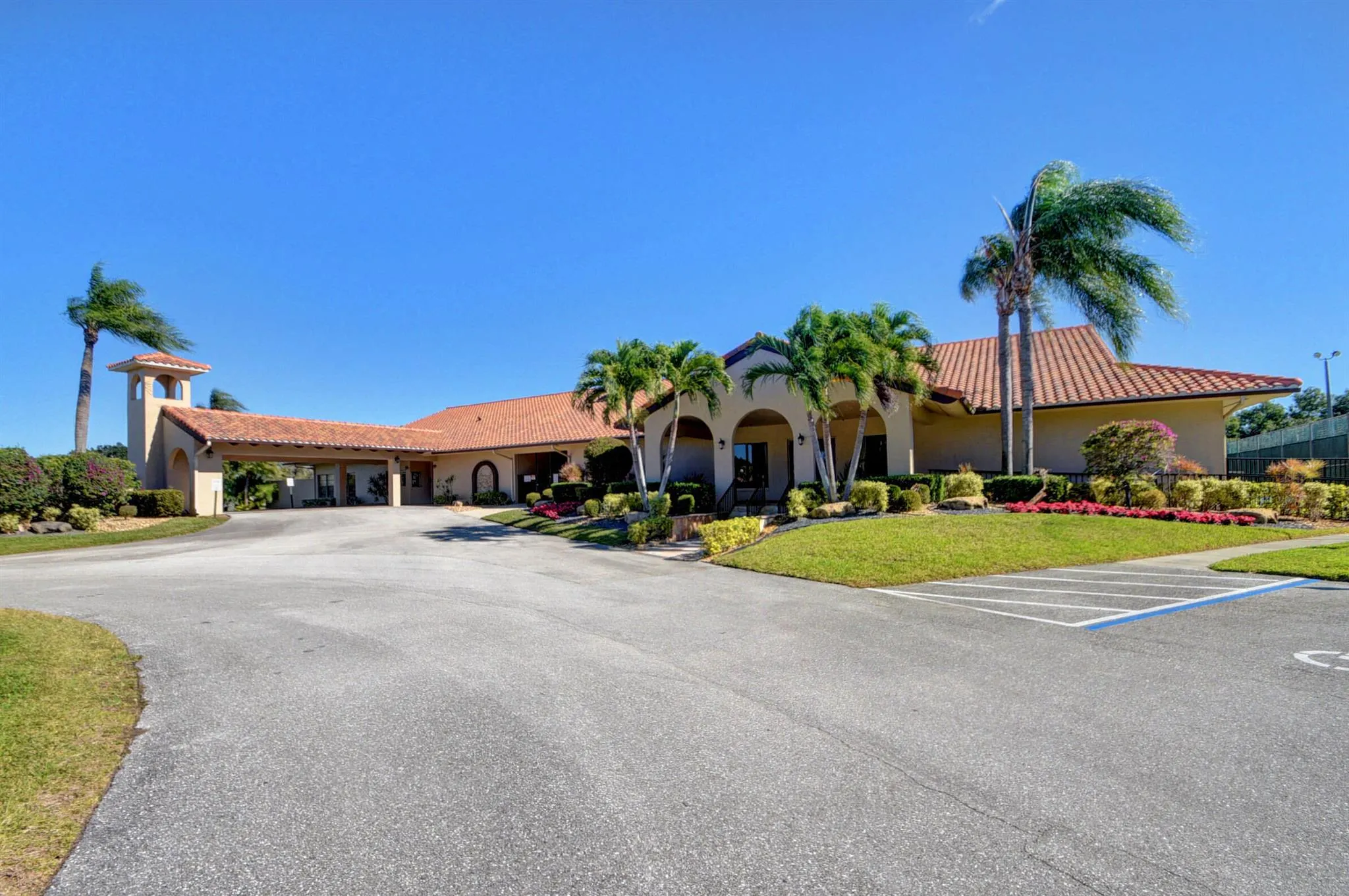 5943 Parkwalk Circle W