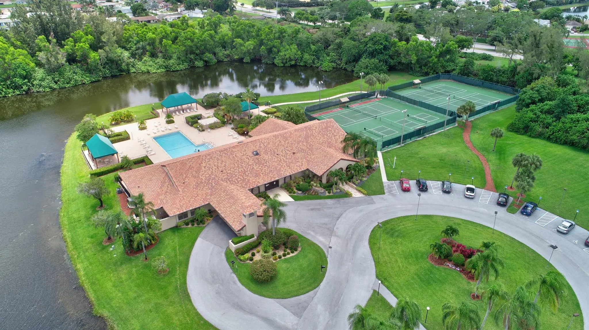 5943 Parkwalk Circle W