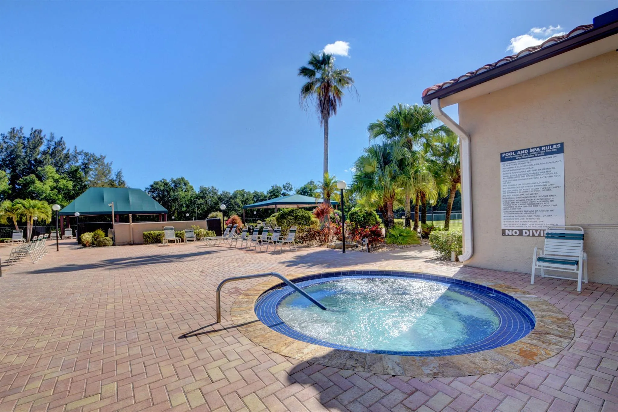 5943 Parkwalk Circle W