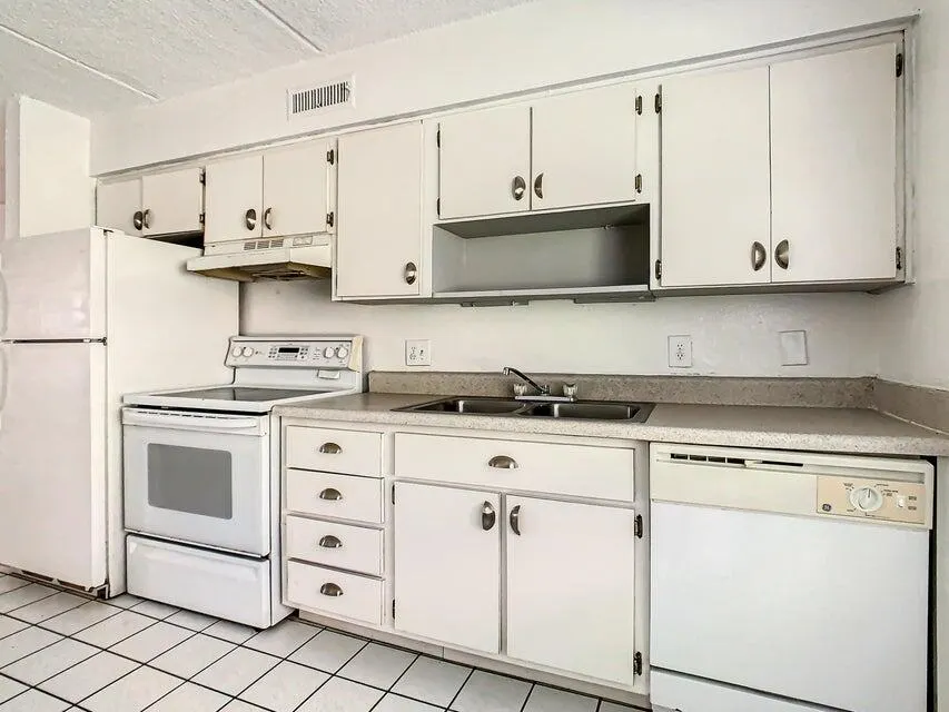 714 Michigan Court, #2