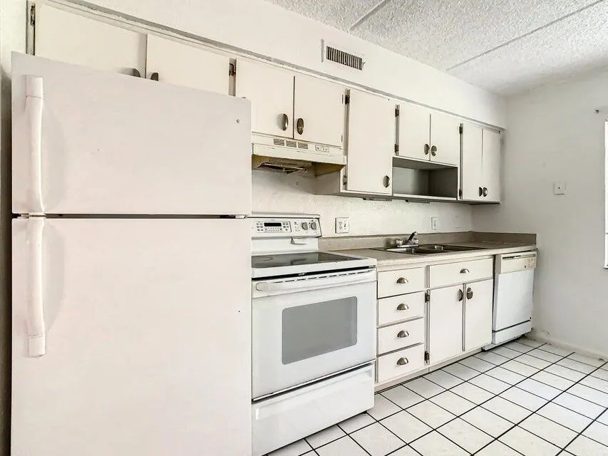 714 Michigan Court, #2