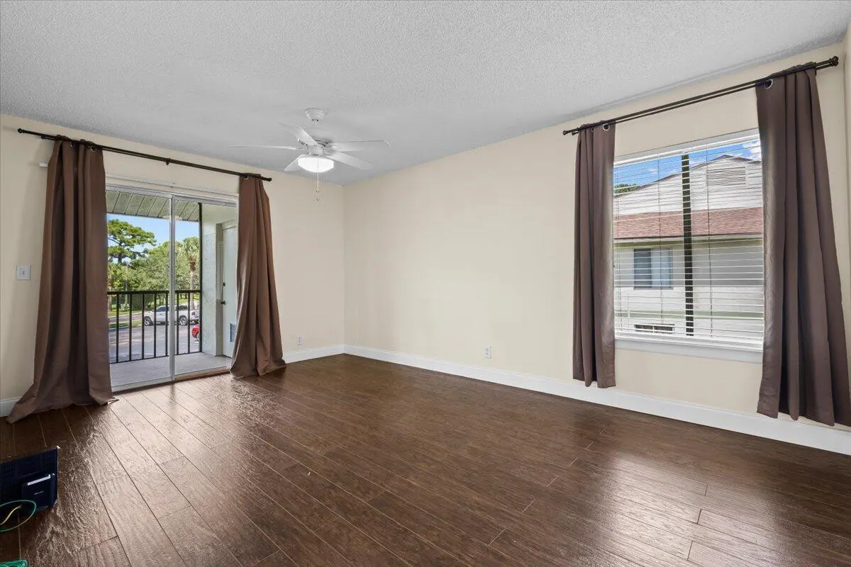 6489 Chasewood Drive E, #E