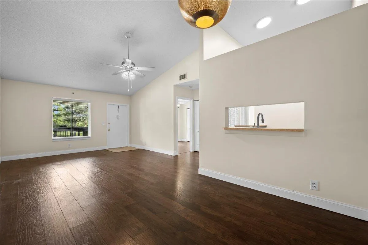 6489 Chasewood Drive E, #E