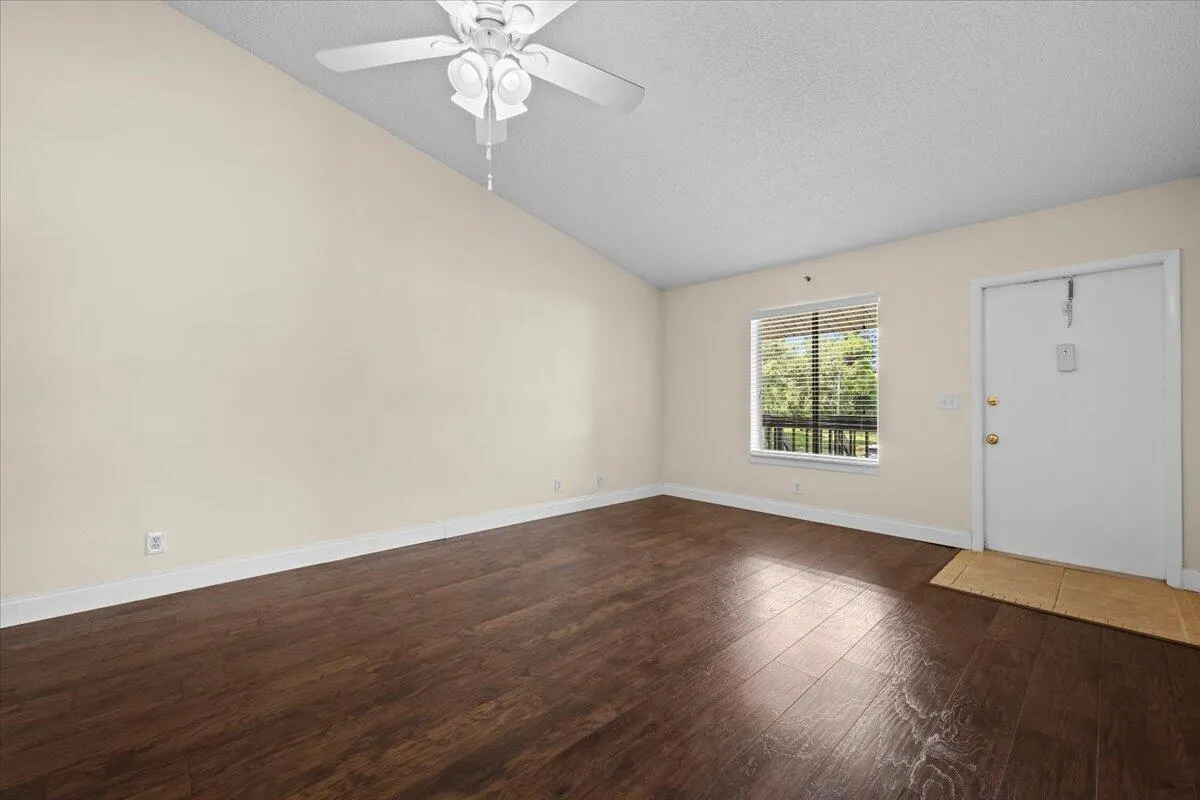 6489 Chasewood Drive E, #E