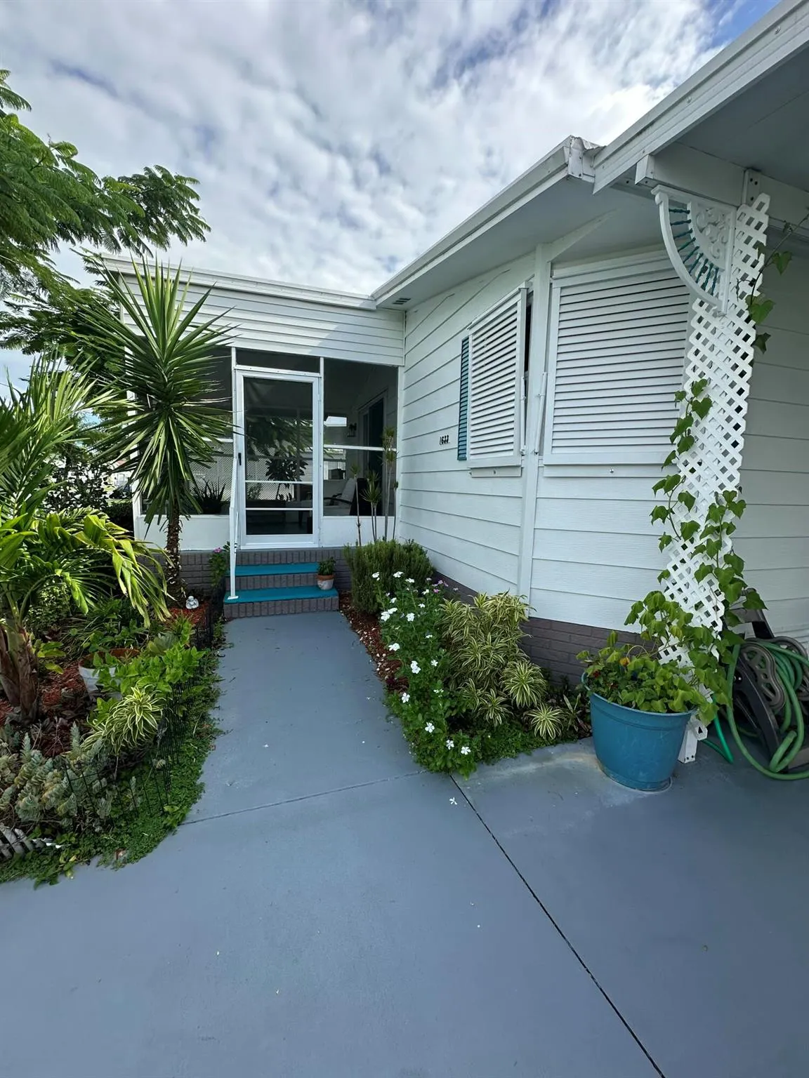 1633 SW 35th Circle
