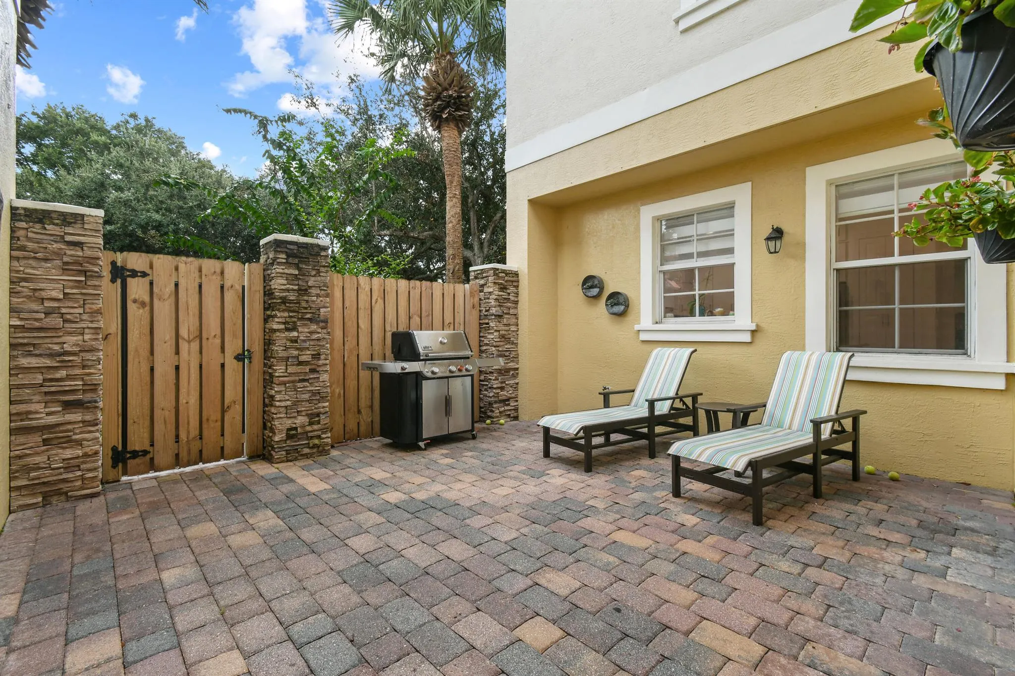 102 Lismore Lane