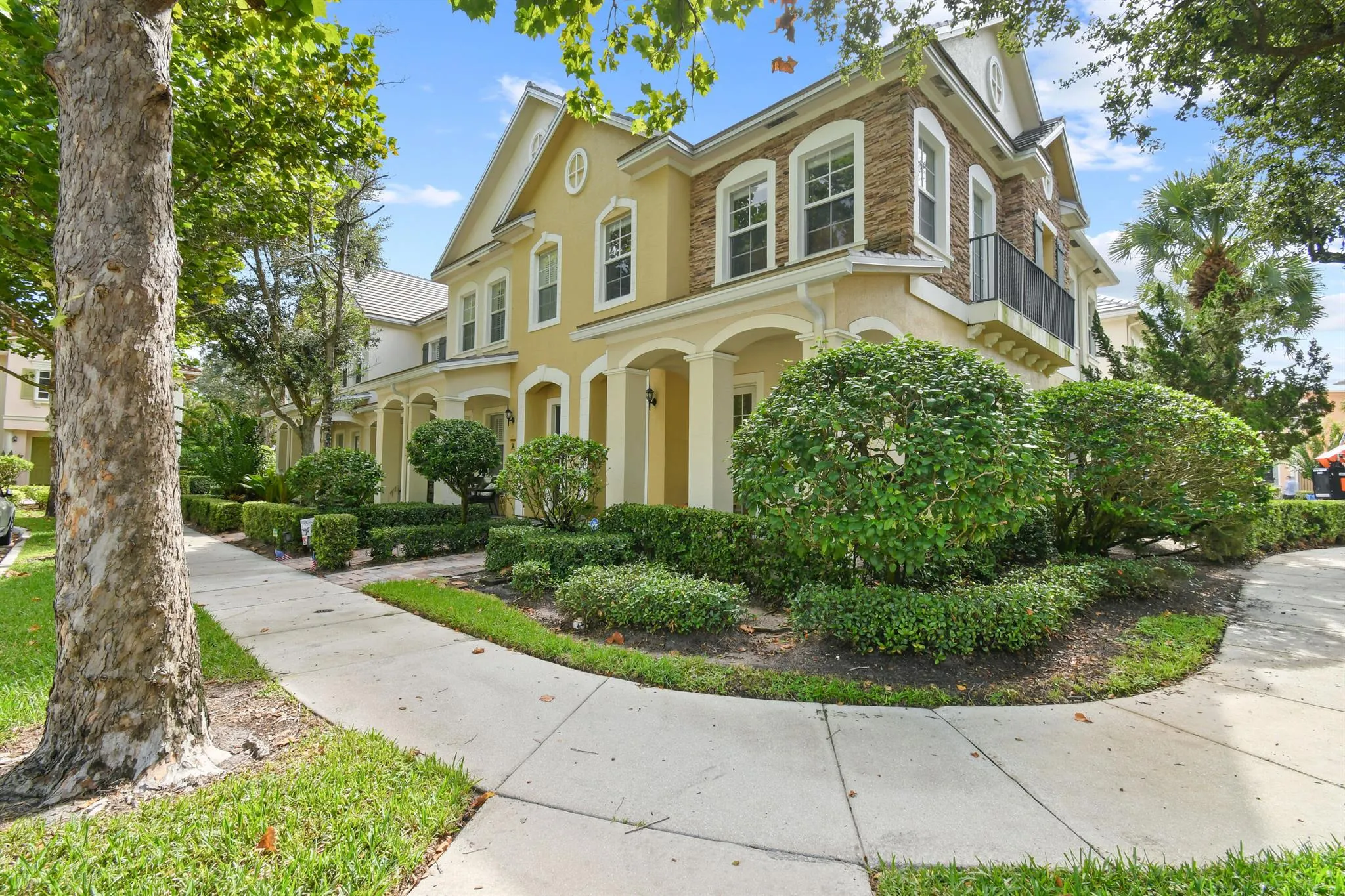 102 Lismore Lane
