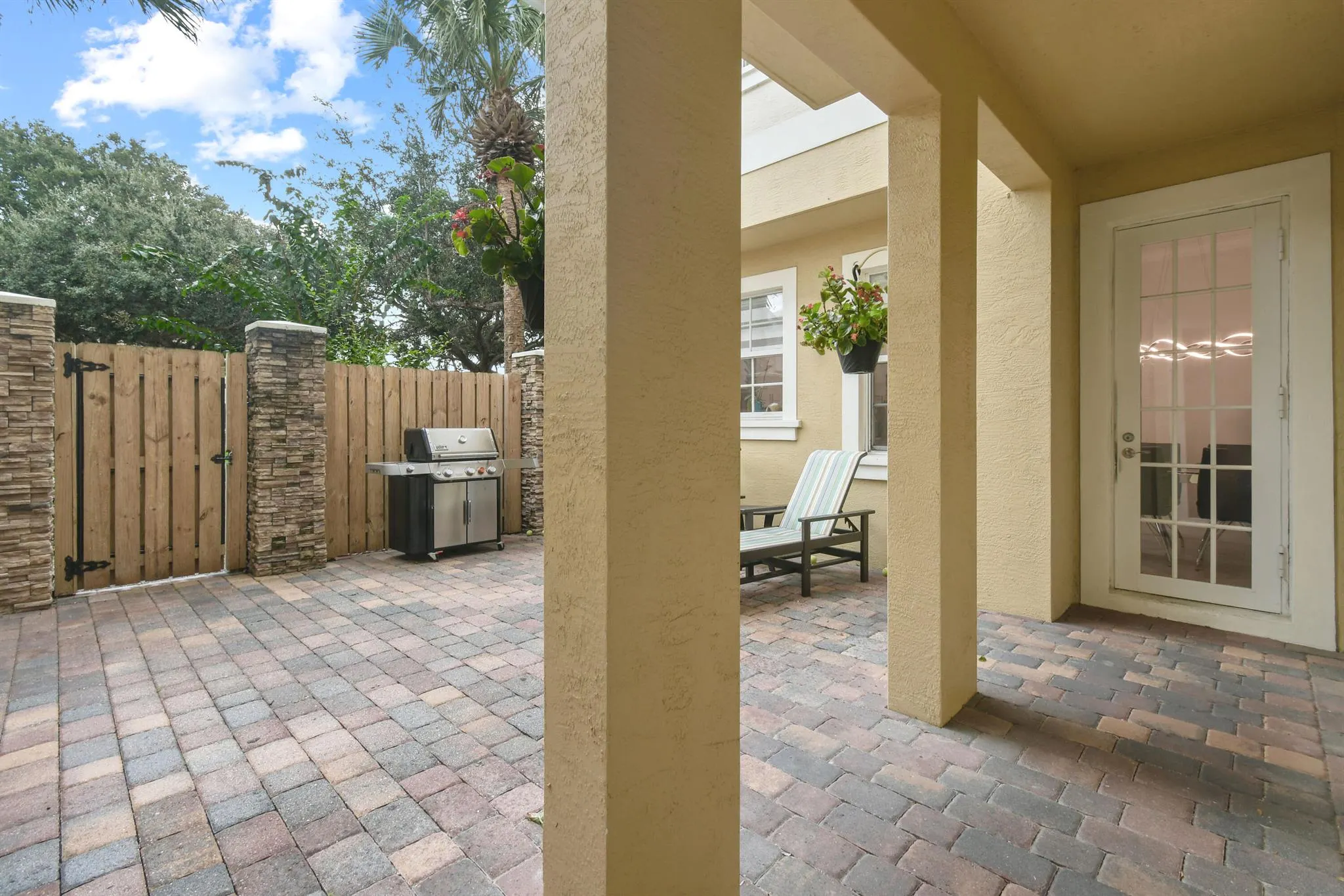102 Lismore Lane