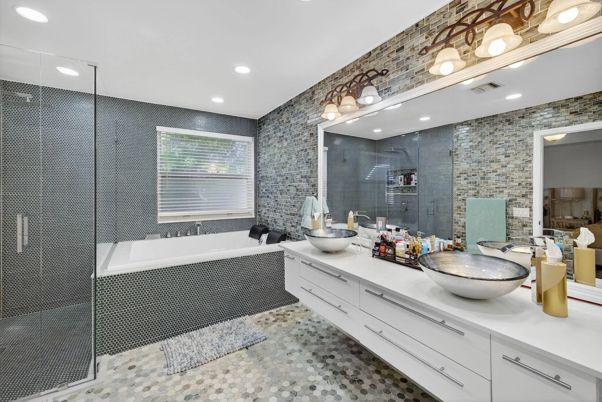 6468 NW 78th Place