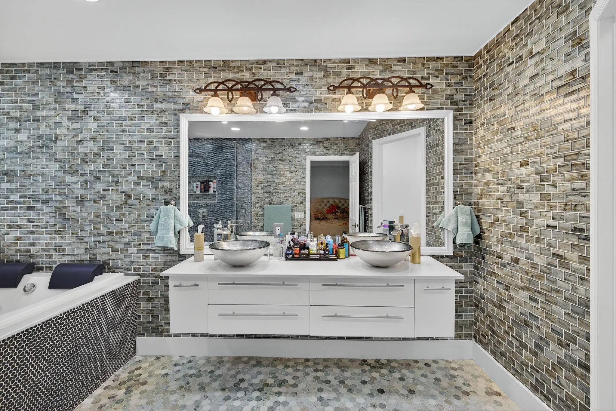 6468 NW 78th Place