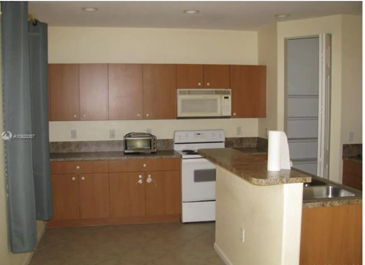 2673 SW 85 Th Avenue, #102