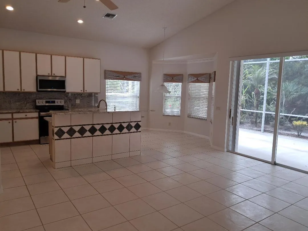 7260 SE Magellan Lane