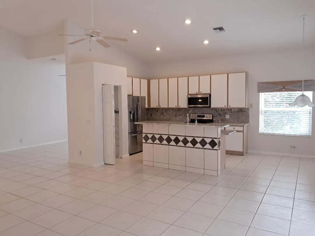 7260 SE Magellan Lane