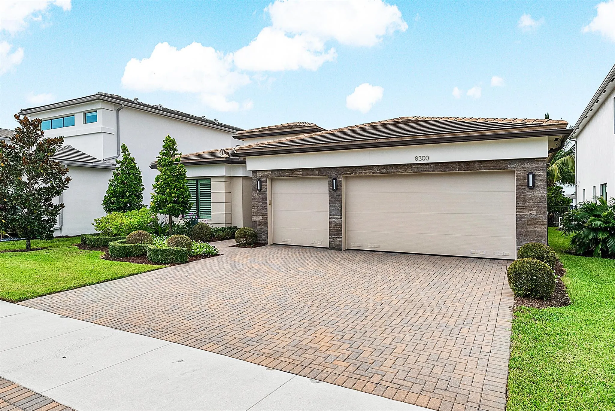 8300 Fishhawk Falls Court