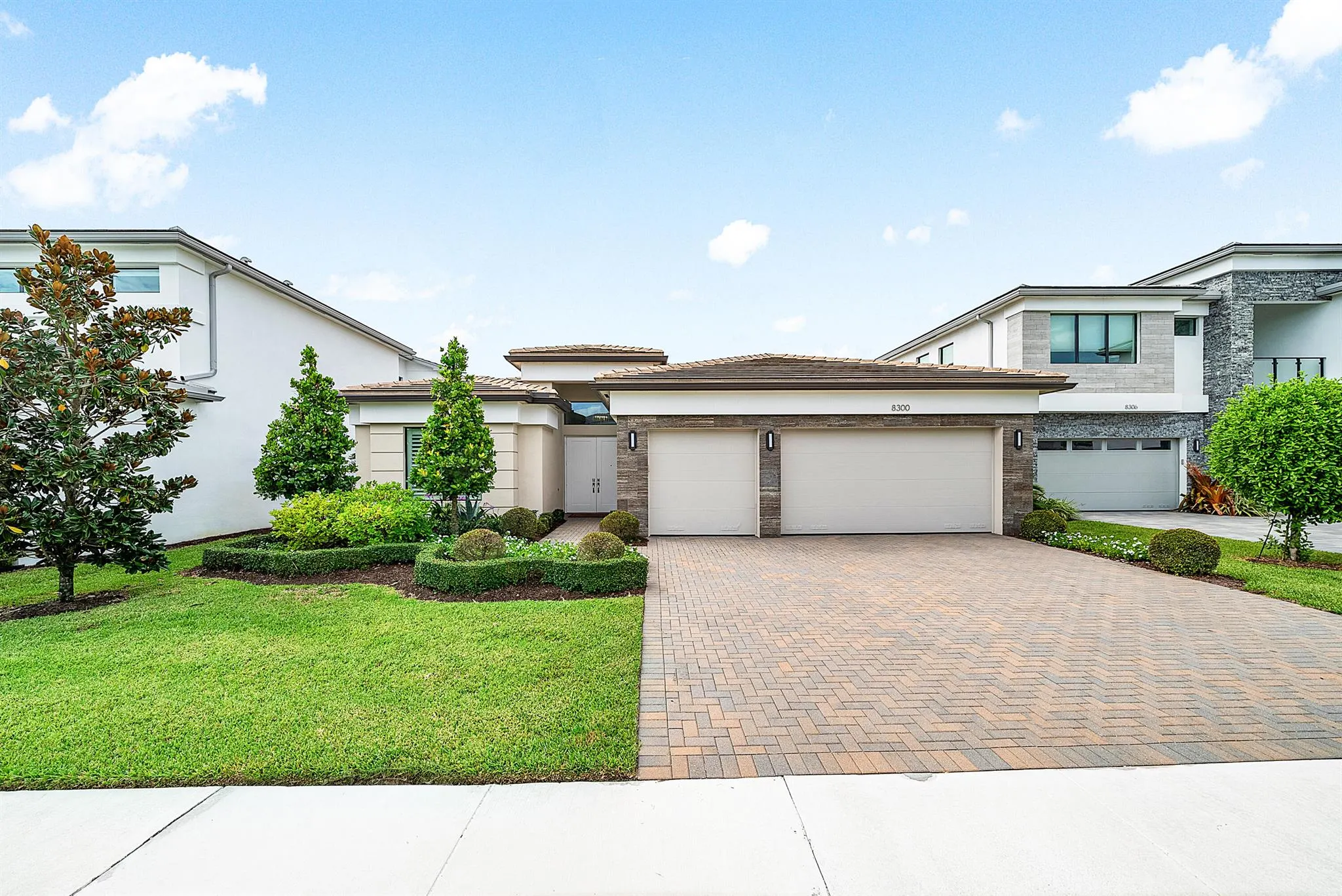 8300 Fishhawk Falls Court