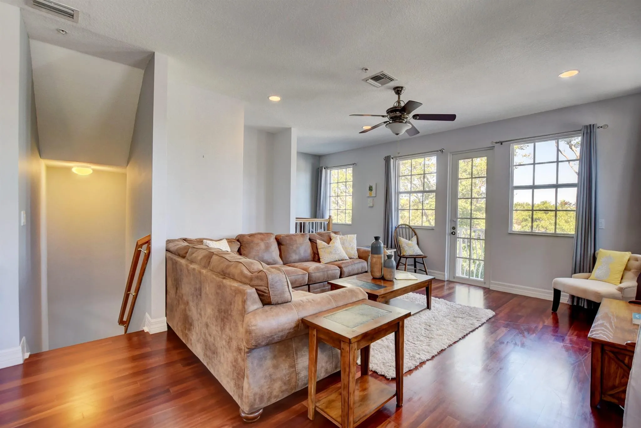 290 NE 5th Avenue, #1