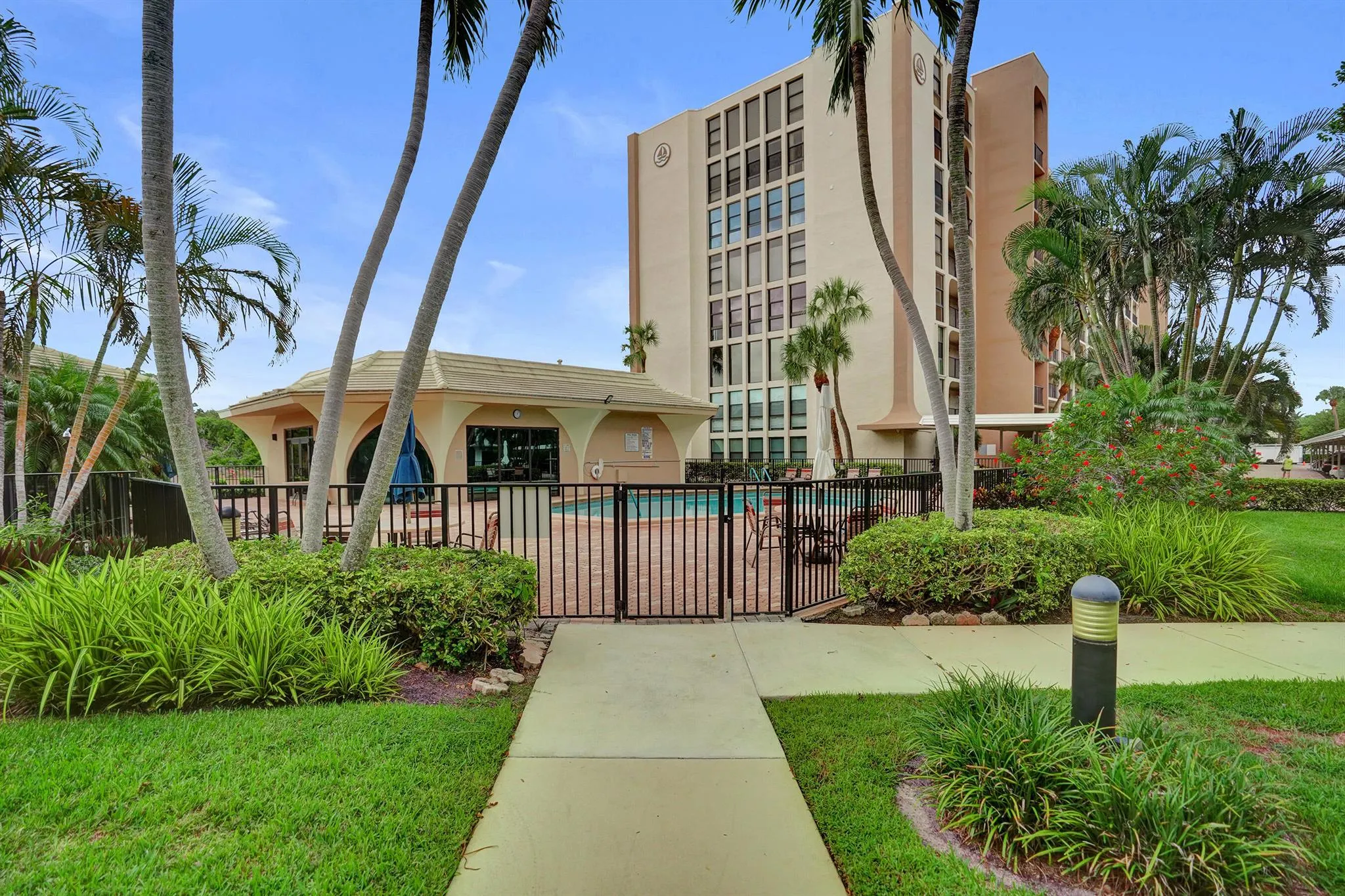 1627 Riverview Road, #410