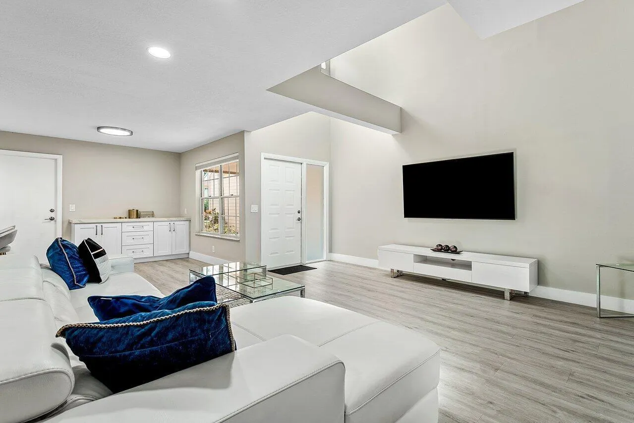 5292 Buckhead Circle, #1030