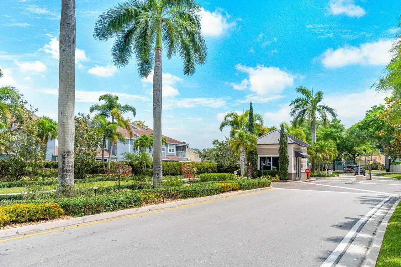 5292 Buckhead Circle, #1030