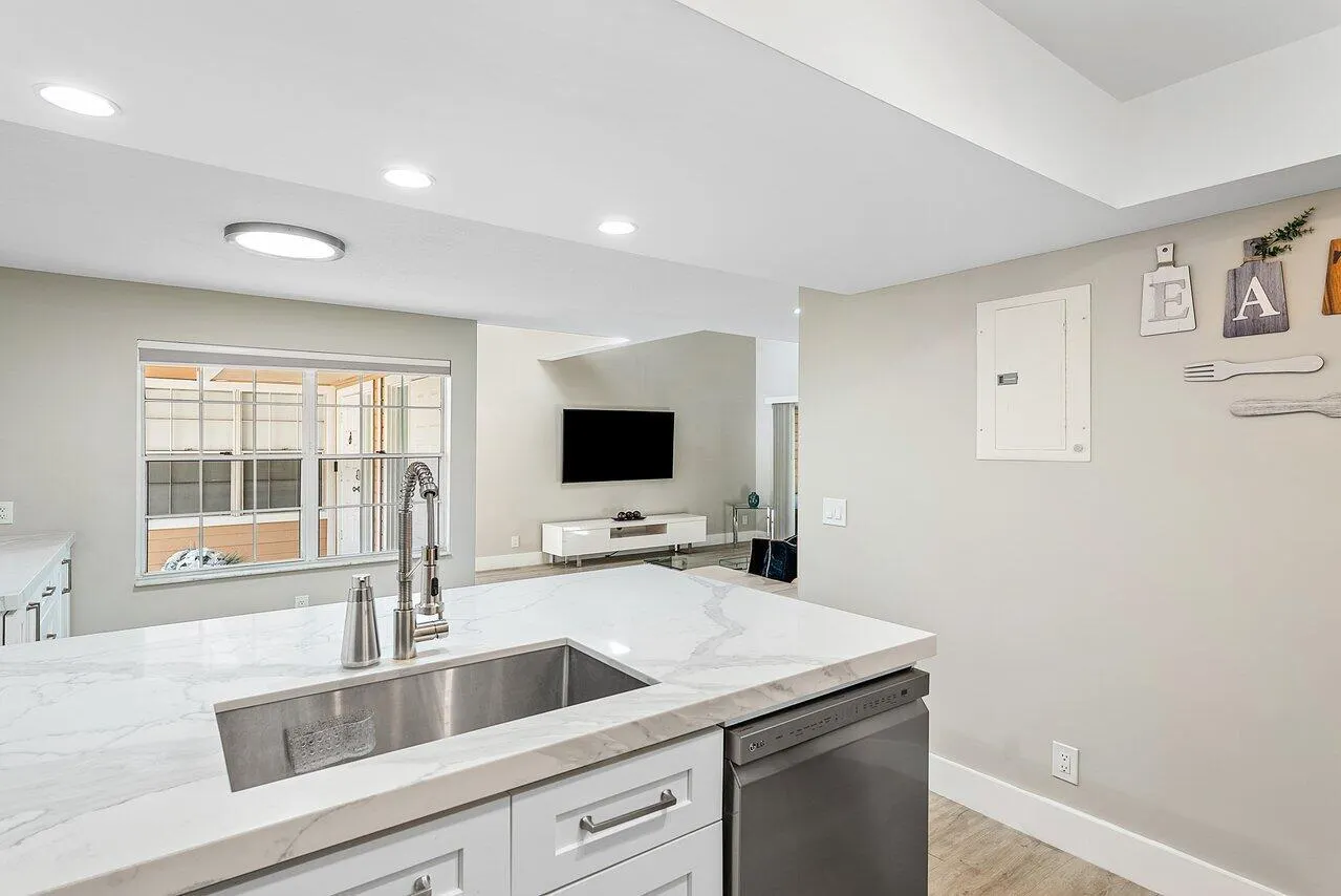 5292 Buckhead Circle, #1030