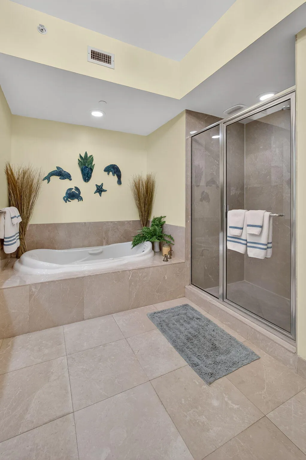 2640 Lake Shore Drive, #1716