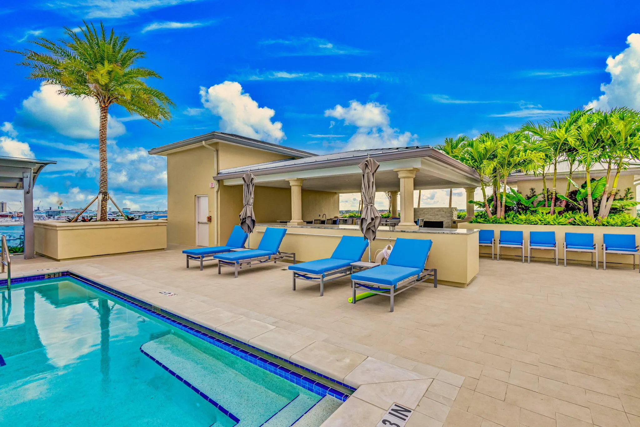 2640 Lake Shore Drive, #1716