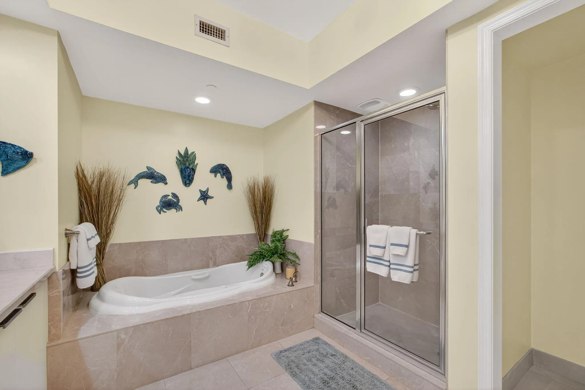2640 Lake Shore Drive, #1716