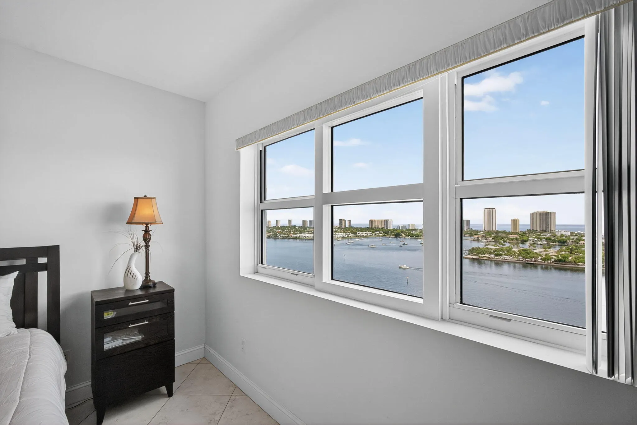 2640 Lake Shore Drive, #1716