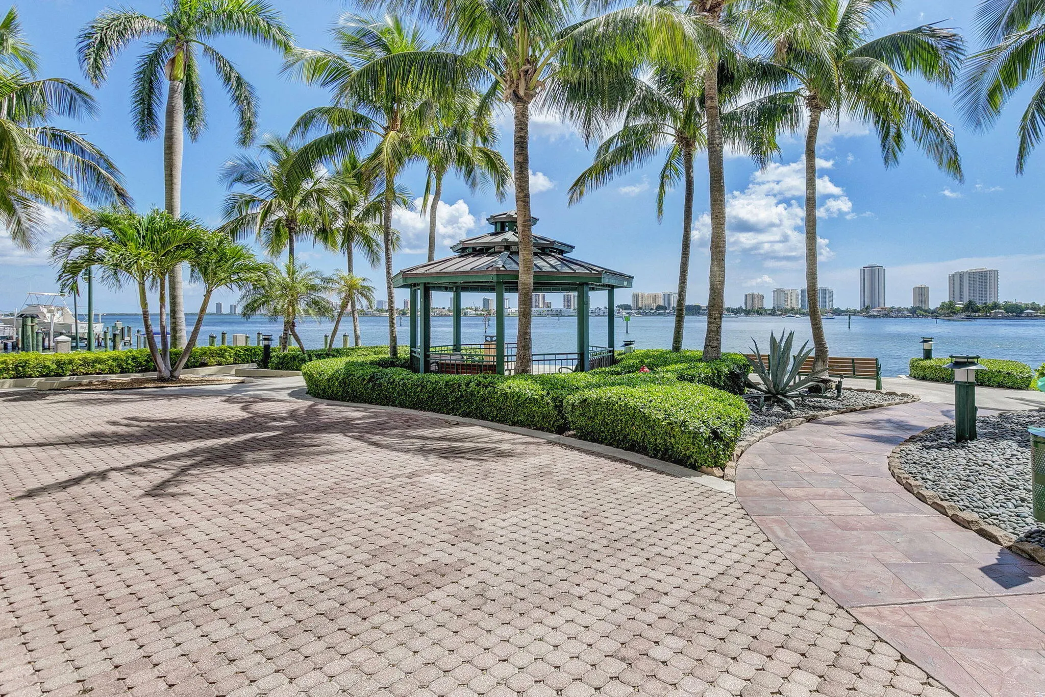 2640 Lake Shore Drive, #1716