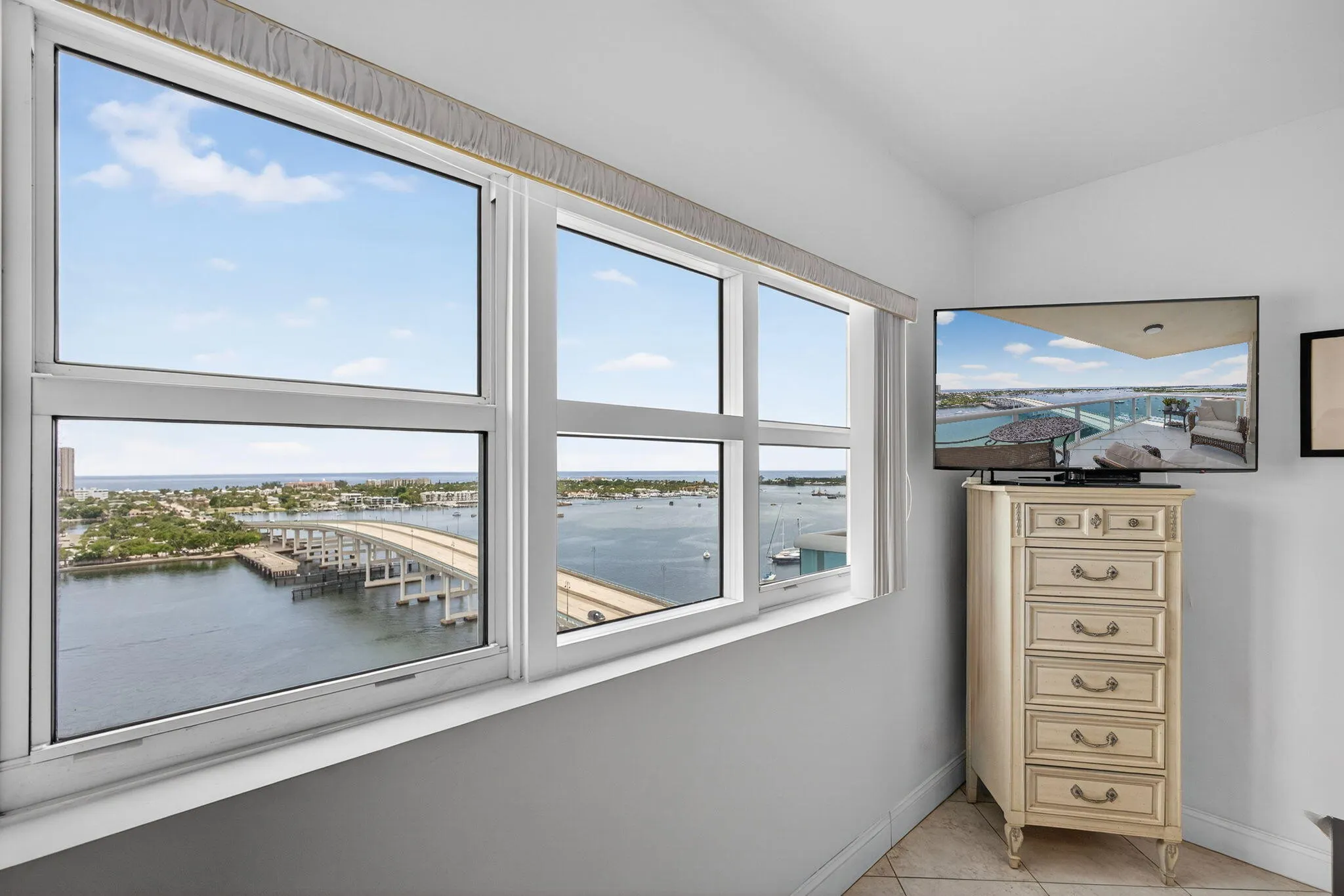 2640 Lake Shore Drive, #1716