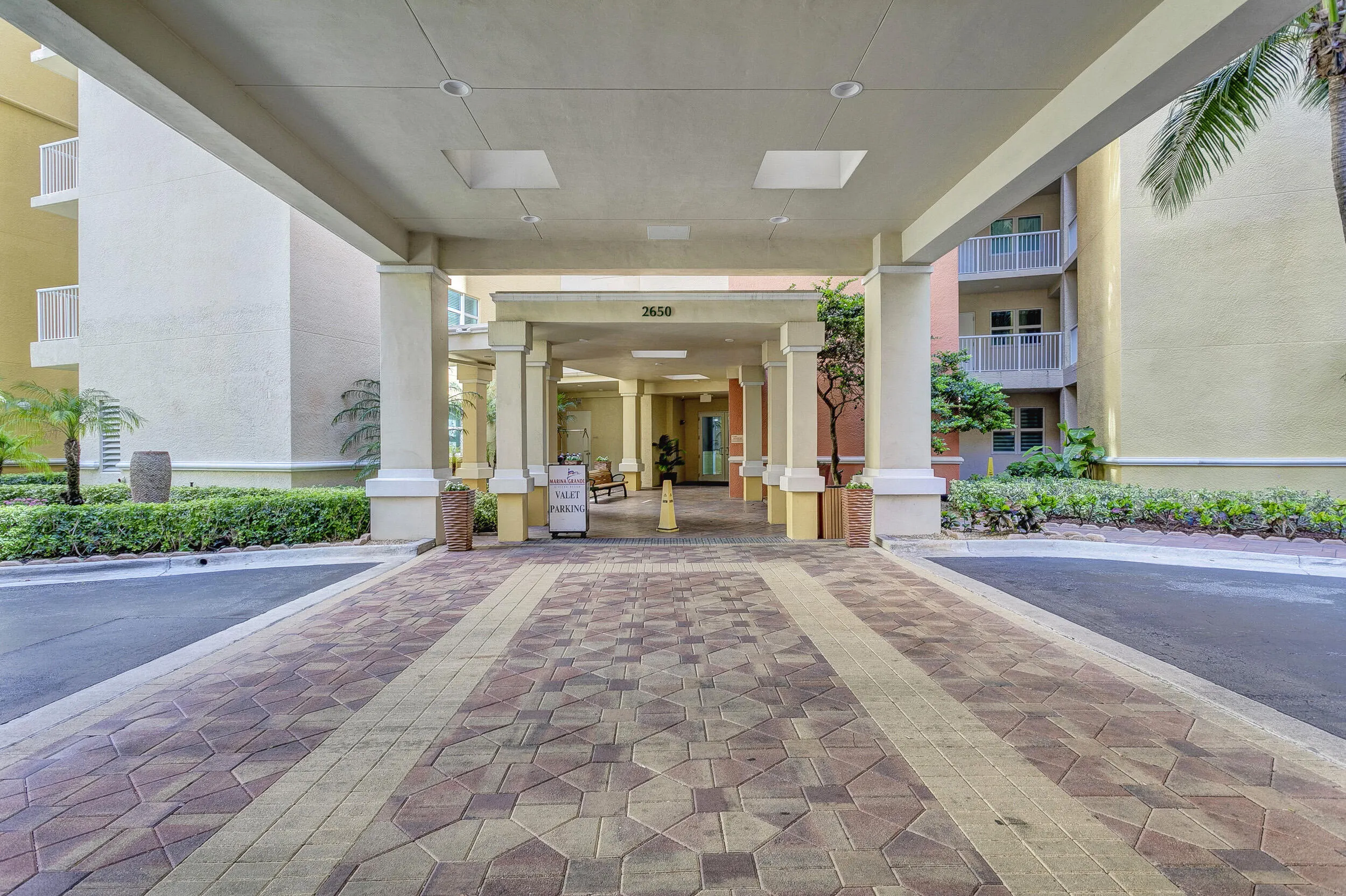 2640 Lake Shore Drive, #1716