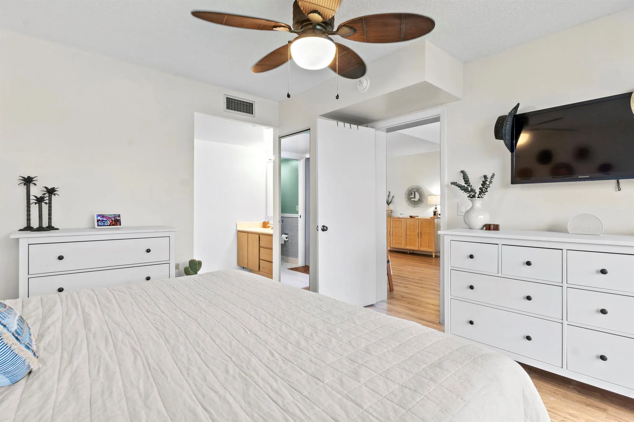 6193 Balboa Circle, #202