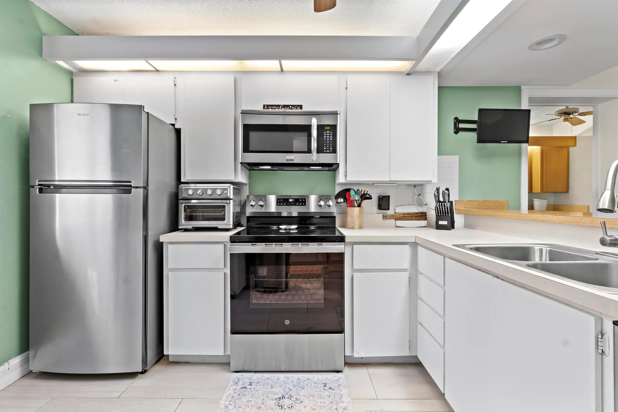 6193 Balboa Circle, #202