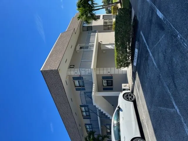 755 Saturn Street, #D201