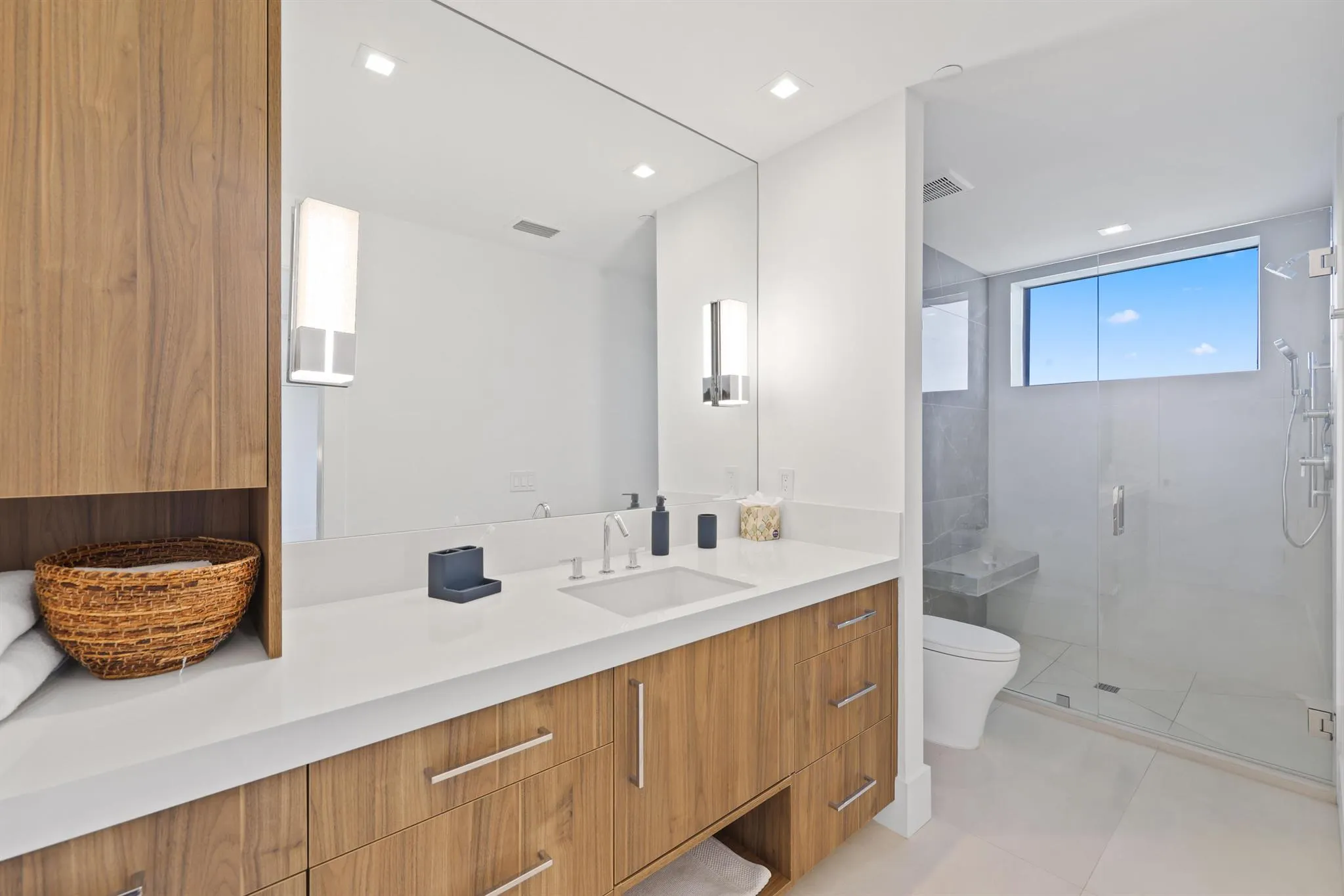 200 NE 7th Avenue, #2