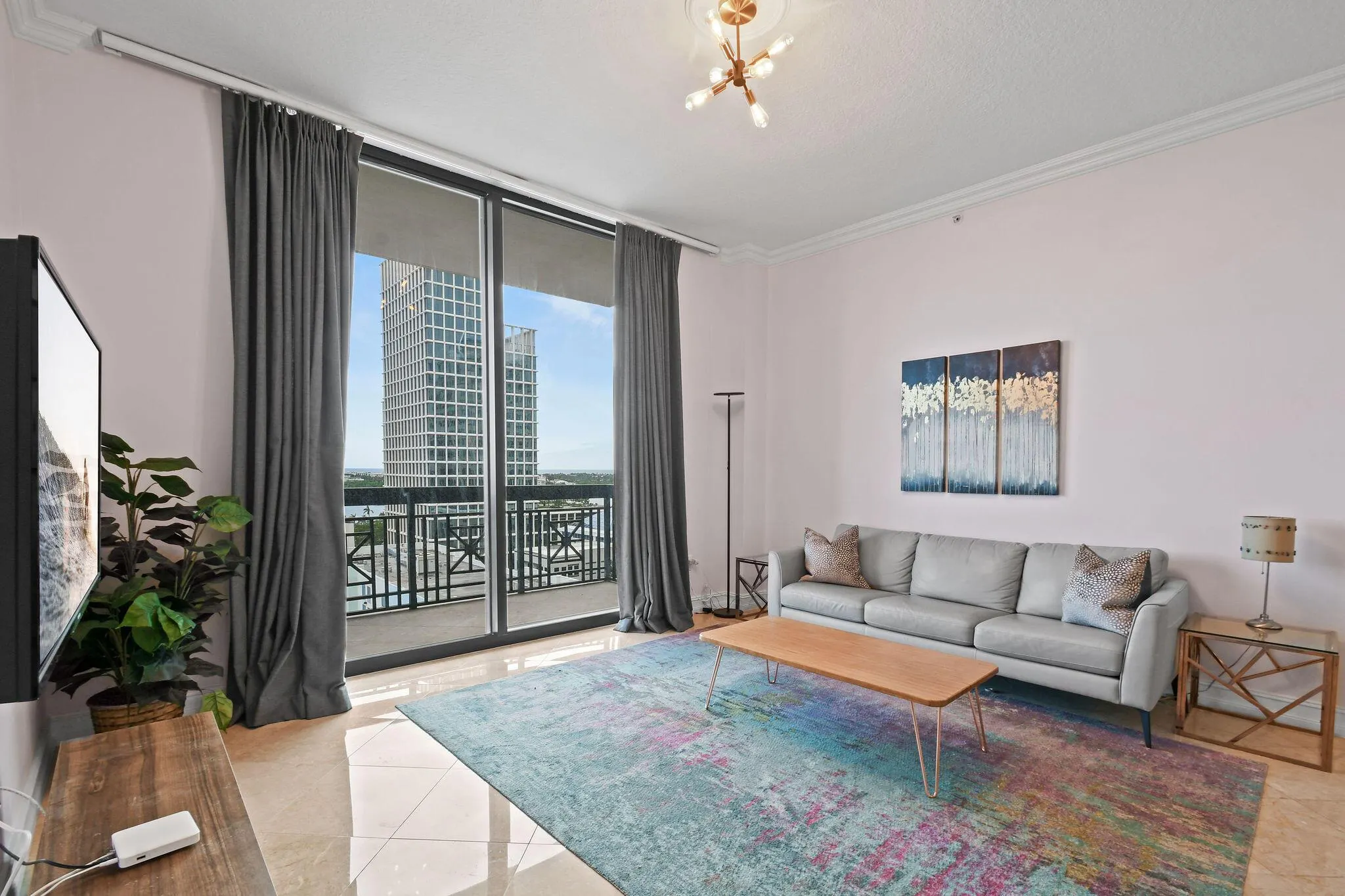 701 S Olive Avenue, #818
