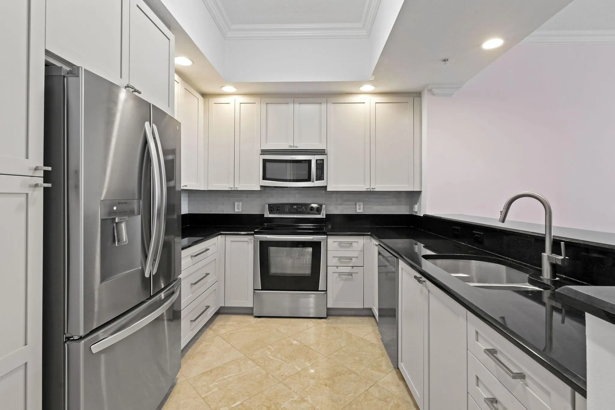 701 S Olive Avenue, #818